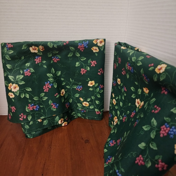 Window Valences - Picture 6 of 6